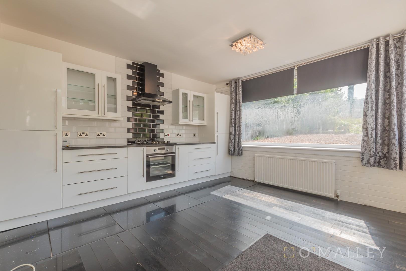 9. Kitchen 2.jpg